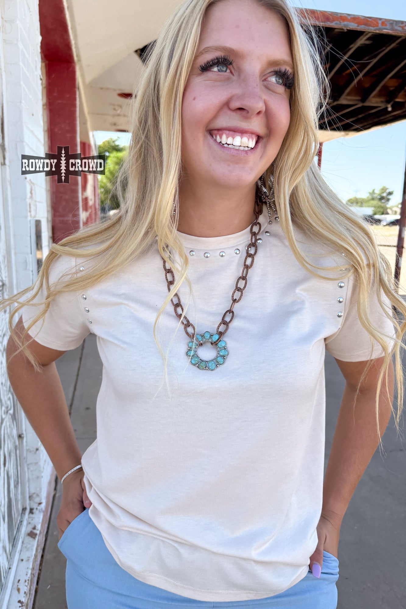 Rowdy Crowd Del Rio Necklace chunky distressed chain with circular pendant framed with striking turquoise stones.